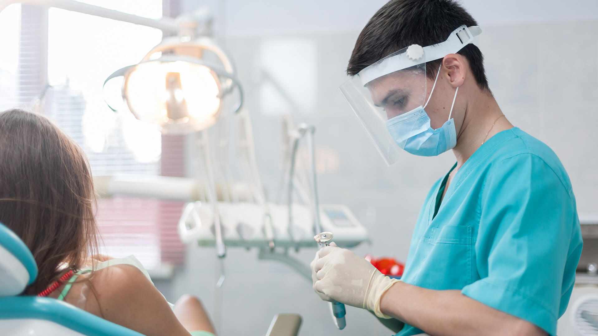 Стоматолог – врач-специалист, в компетенцию которого преимущественно входит диагностика, лечение и профилактика заболеваний и каких-либо повреждений зубов